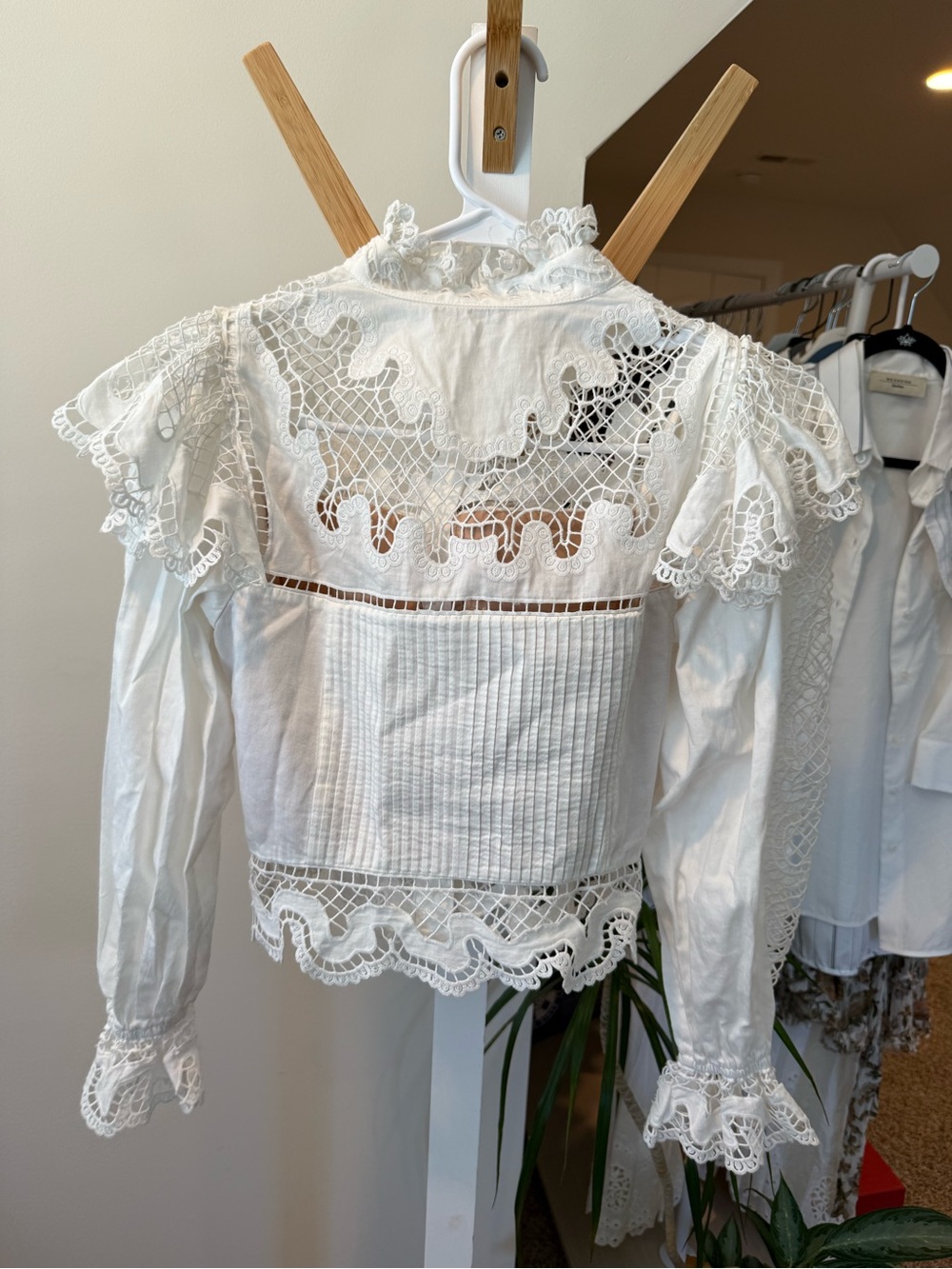 Alice + Olivia White Lace Ruffle Cape Jacket - Picture 7 of 7